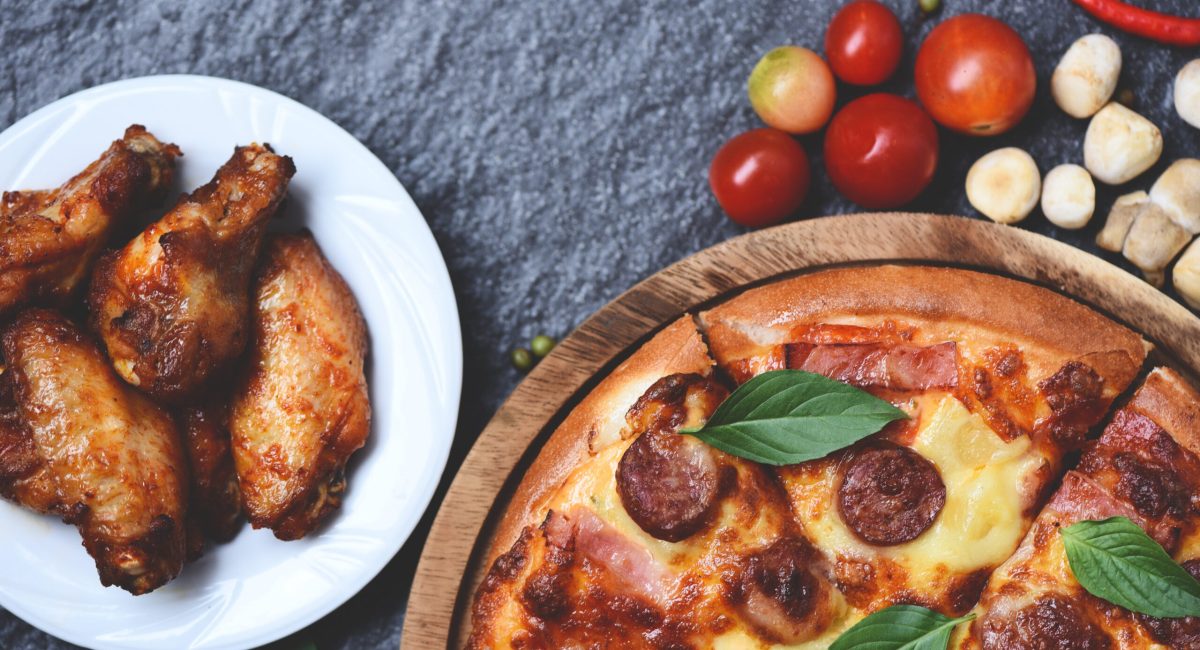 Pizza,On,Wooden,Tray,Top,View,/,Delicious,Tasty,Fast Pizza,On,Wooden,Tray,Top,View,/,Delicious,Tasty,Fast